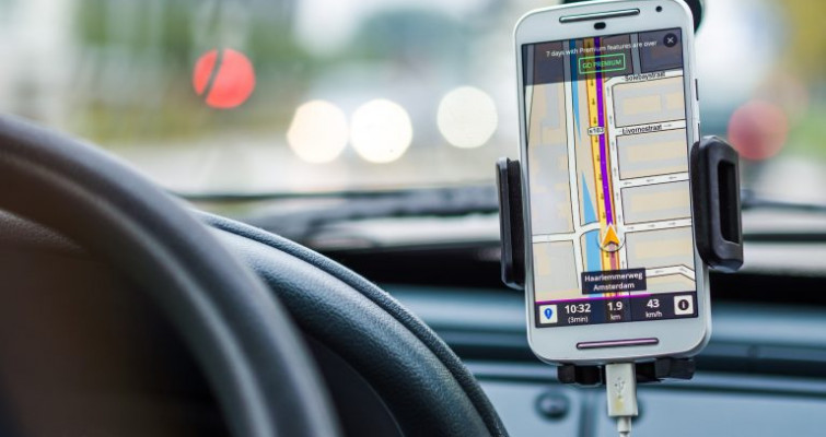 Làm thế nào để cài đặt thiết bị định vị GPS cho oto